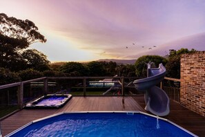 Outdoor pool - Retreat at Renfrew – Entertainers Delight with Spa, Pizza Oven & Sunset Views (Werri Beach)