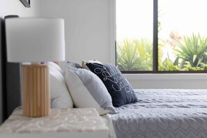 3 bedrooms, iron/ironing board, free WiFi, bed sheets - Retreat at Renfrew – Entertainers Delight with Spa, Pizza Oven & Sunset Views (Werri Beach)