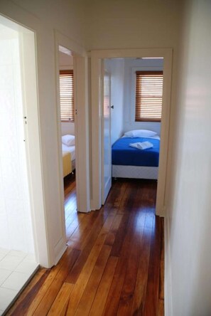 2 bedrooms, desk, iron/ironing board, WiFi