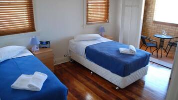 2 bedrooms, desk, iron/ironing board, WiFi