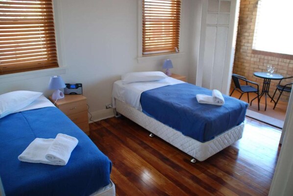 2 室のベッドルーム、デスク、アイロン / アイロン台、WiFi