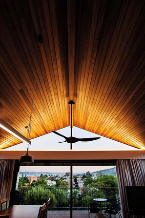 Interior - "Omaroo House" close to City, with secure parking (West Hobart)