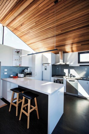 Fridge, microwave, oven, stovetop - "Omaroo House" close to City, with secure parking (West Hobart)