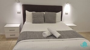 6 quartos, ferros/tábuas de passar roupa, Wi-Fi