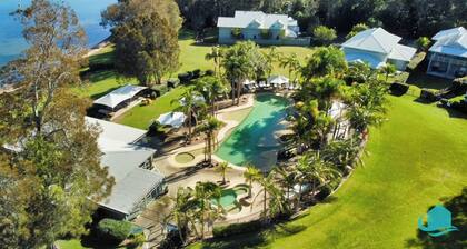 Pelican Escape -Spacious, relaxing waterfront home