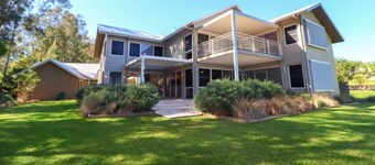 Pelican Escape -Spacious, relaxing waterfront home