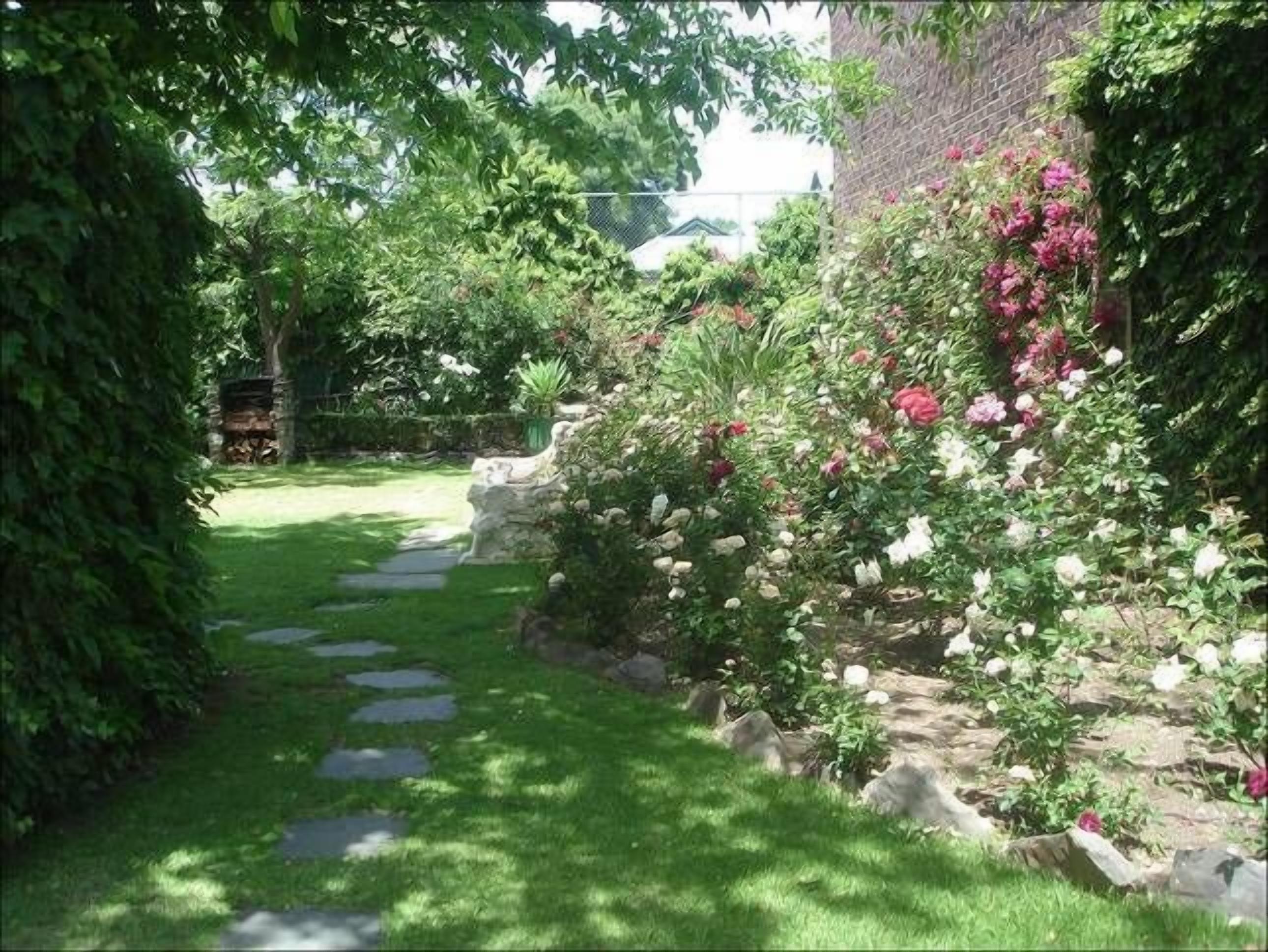 George Lowe Esquire Apartment - Buxton Manor — image 18