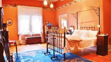 2 bedrooms, iron/ironing board, internet, bed sheets