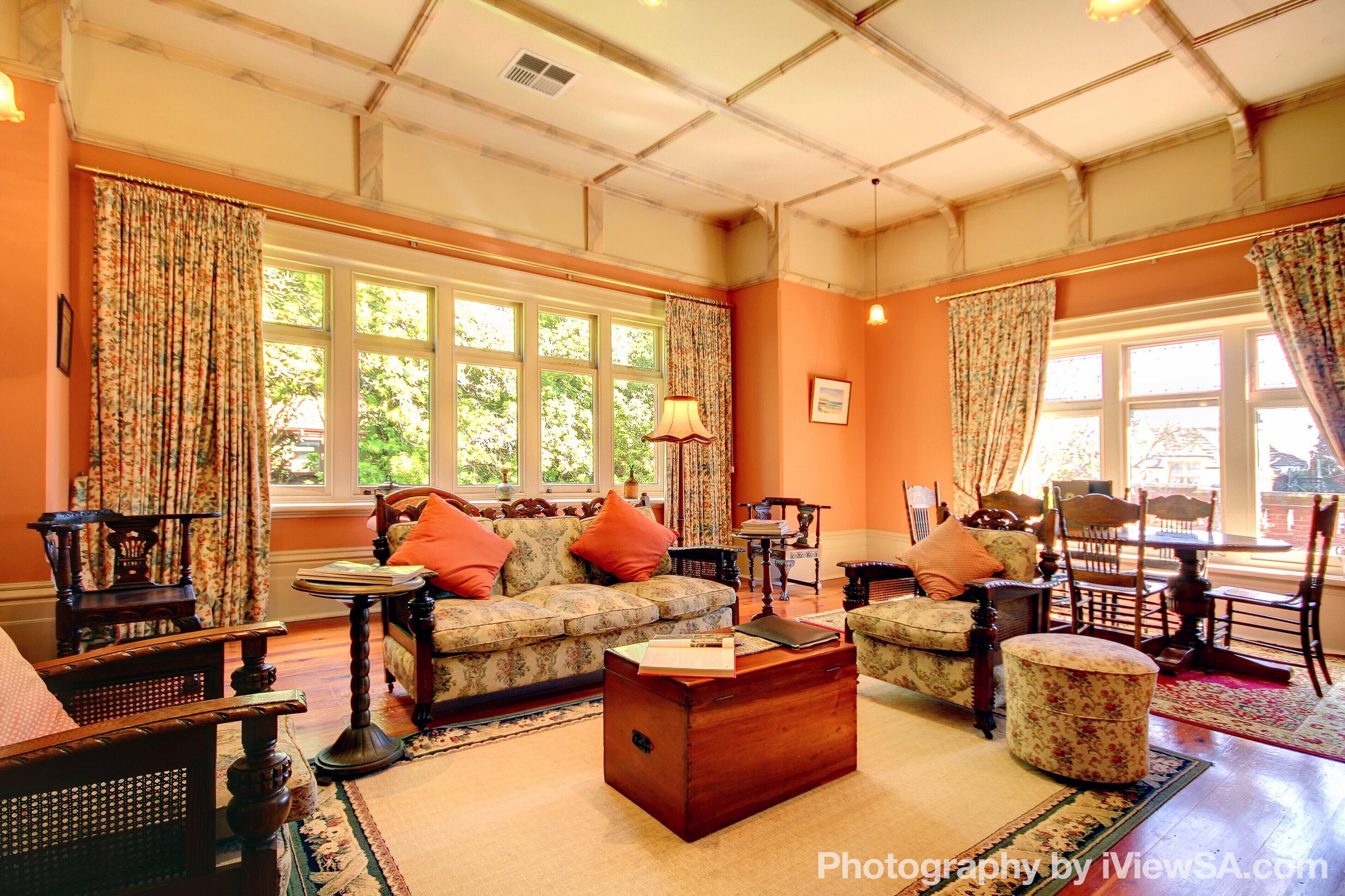 George Lowe Esquire Apartment - Buxton Manor — image 11