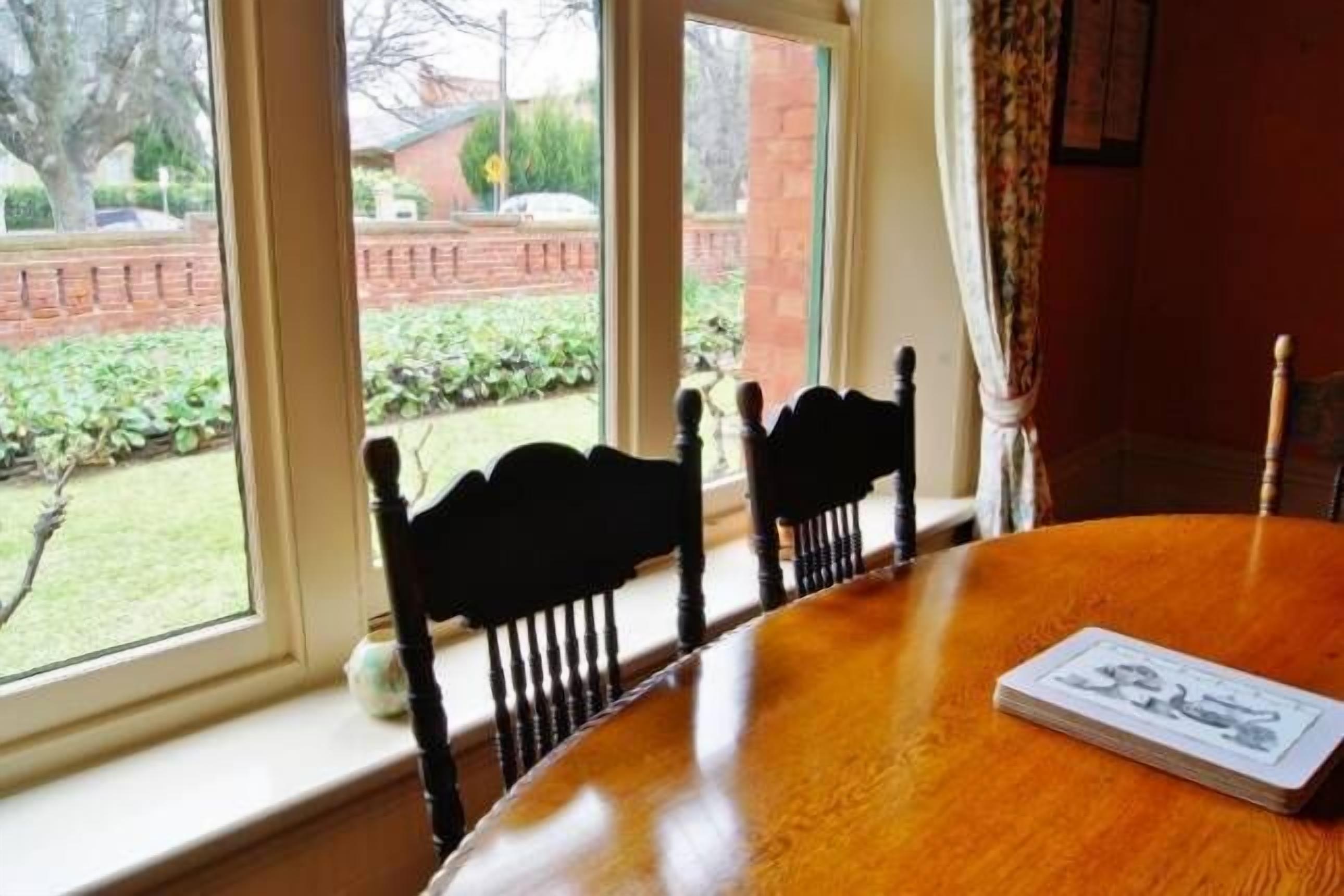 George Lowe Esquire Apartment - Buxton Manor — image 8