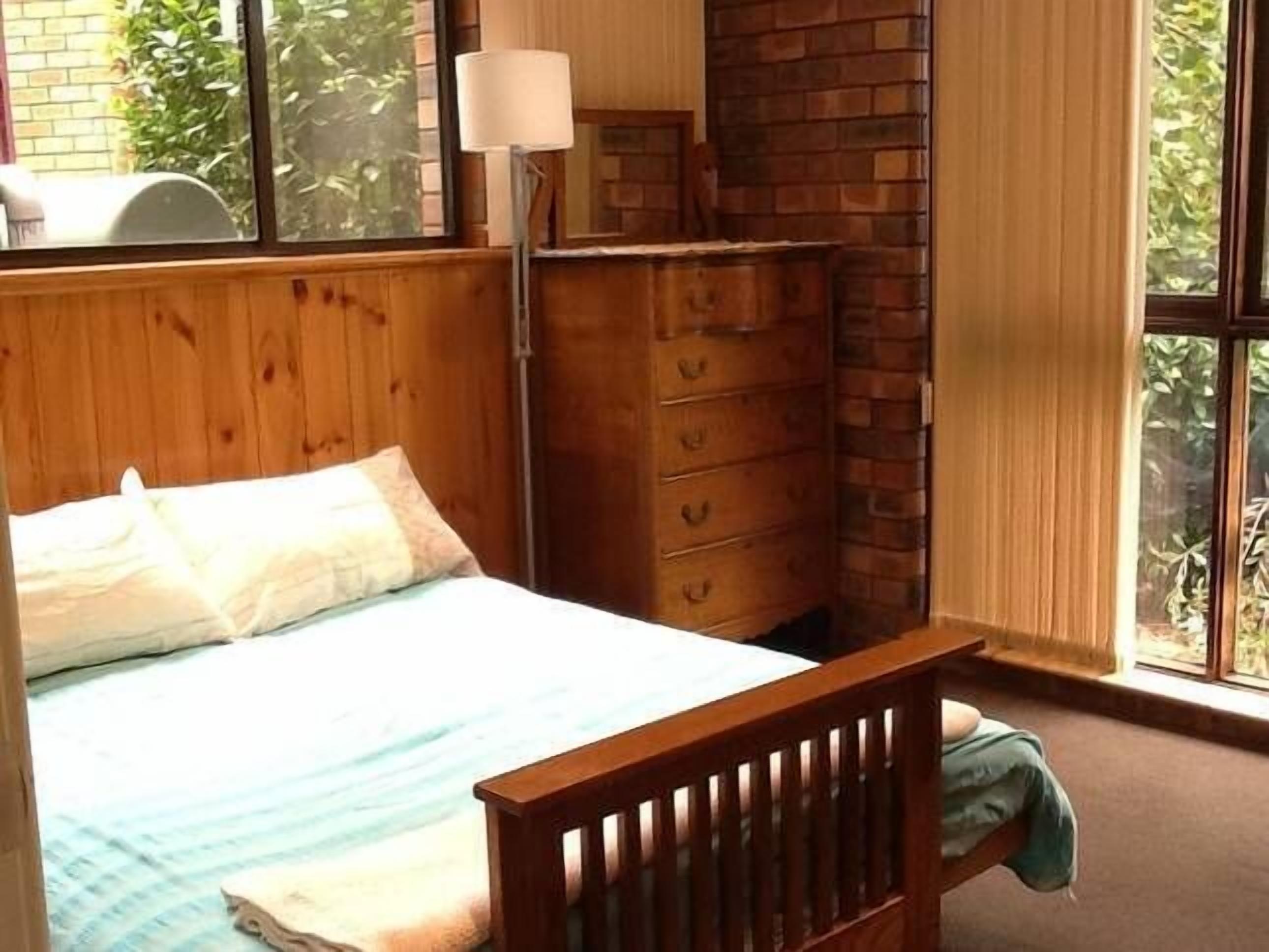 Lugarno Lodge Garden Apartment — image 5