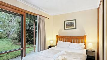 4 bedrooms, iron/ironing board, bed sheets