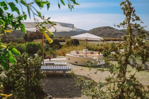 Property grounds - Marvelous sunset sea view from the garden, minutes from stunning sandy beaches (Milos)