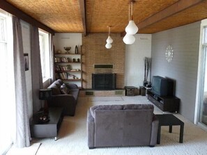 TV, lettore DVD, impianto stereo