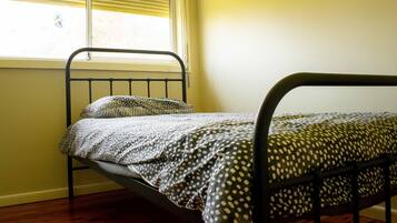 3 bedrooms, iron/ironing board, WiFi, bed sheets