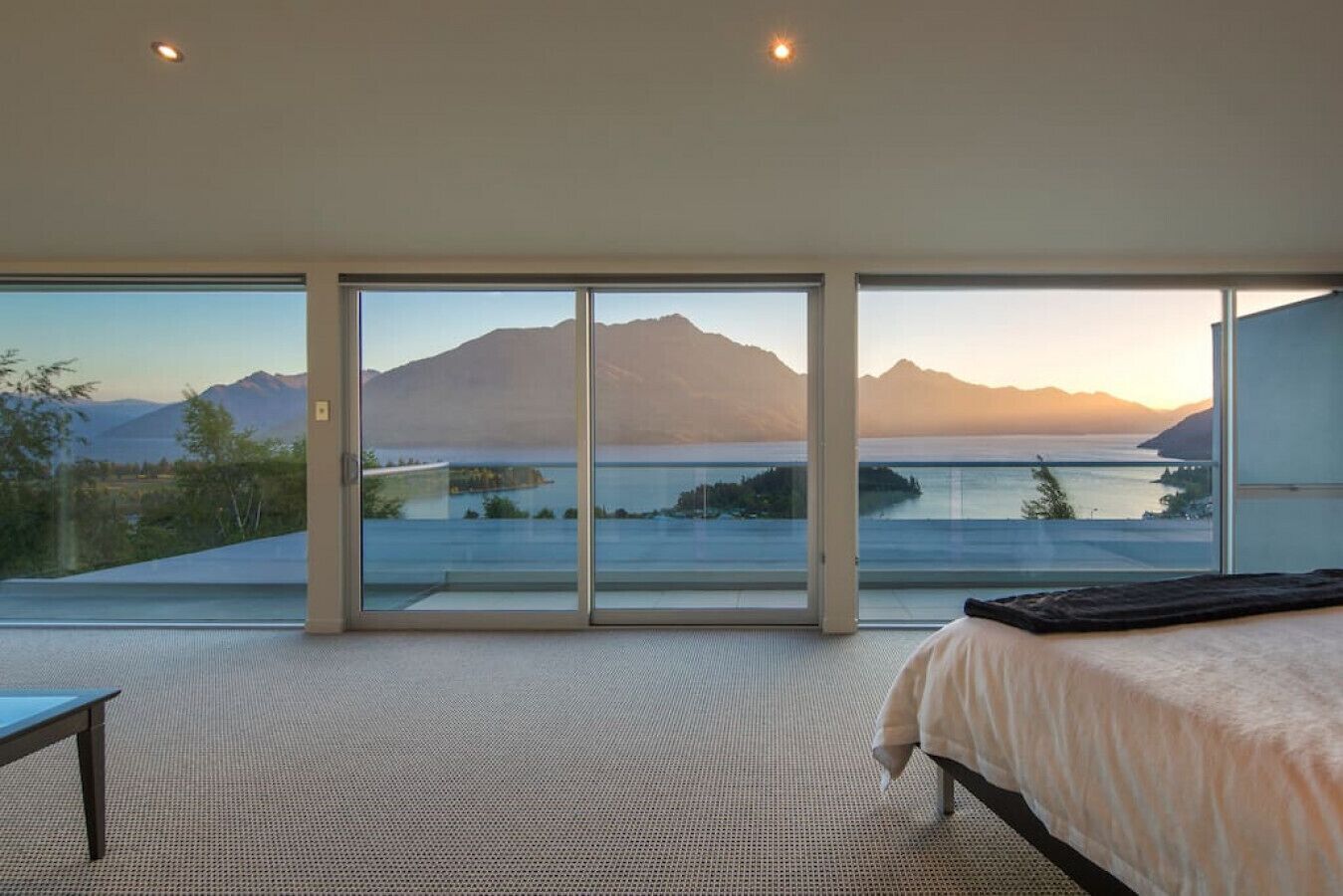 4 bedrooms, premium bedding, desk, iron/ironing board