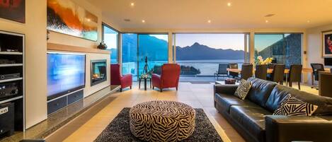 Smart TV, fireplace, books, stereo