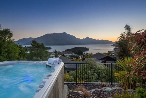 Panoramic Queenscliff | Great location | Spa with a view