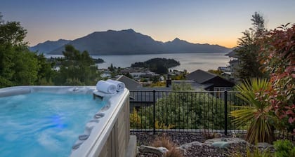 Panoramic Queenscliff | Great location | Spa with a view