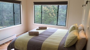 3 bedrooms, desk, iron/ironing board, free WiFi