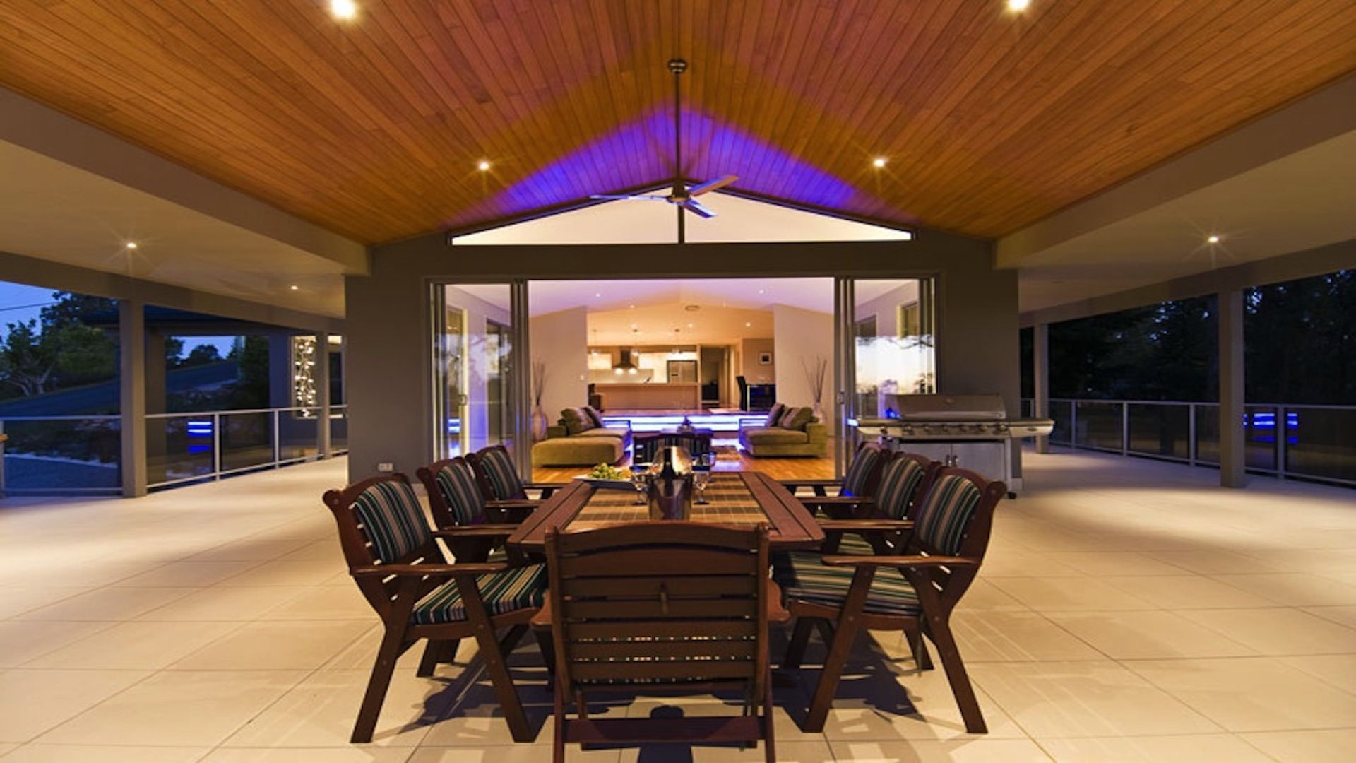 The Panorama Retreat Sleeps 23 14 Beds — image 16