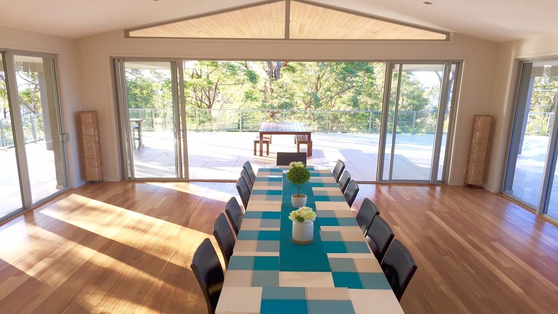 The Panorama Retreat Sleeps 23 14 Beds — image 2