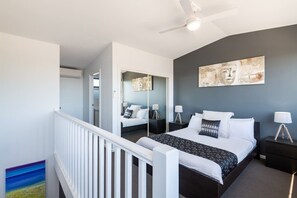 3 bedrooms, iron/ironing board, travel crib, WiFi - Unit 2 - Huge Premium 2BR Apt Huskisson Main Street By Nautilus Apartments Jervi (Huskisson)