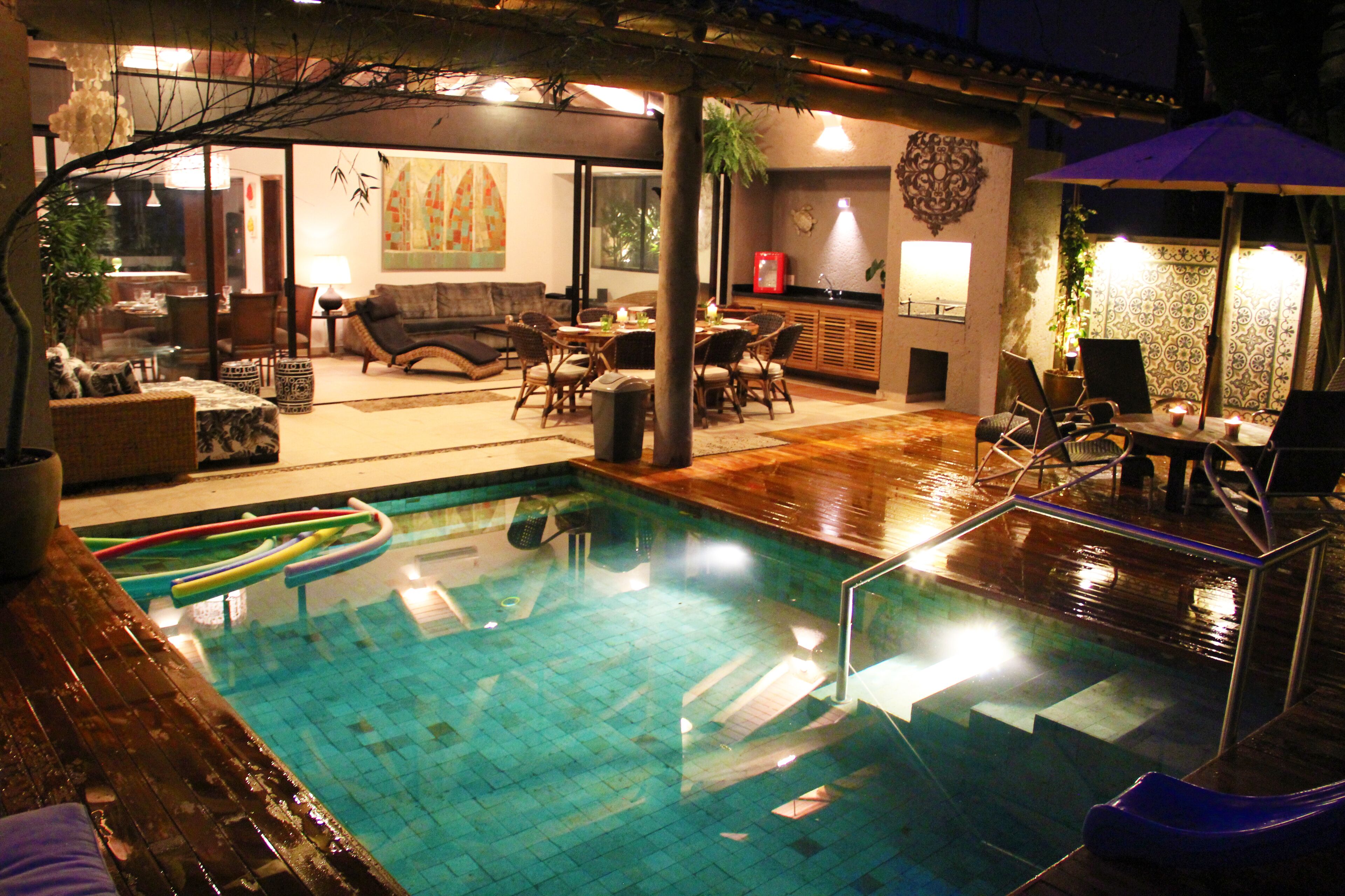 Luxurious home in the gated community of upscale beach close to Maresias