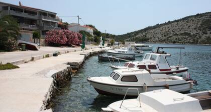 Appartement Vitanov, 4 + 2, Vinisce