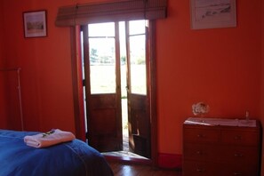 1 soverom, strykejern/-brett og sengetøy