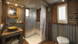 Hair dryer, towels, soap, shampoo - Clouds Safari - Glamping with views (Beechmont)