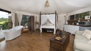 1 chambre, fer et planche à repasser, draps fournis