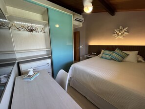 5 chambres, bureau, fer et planche à repasser, lit parapluie