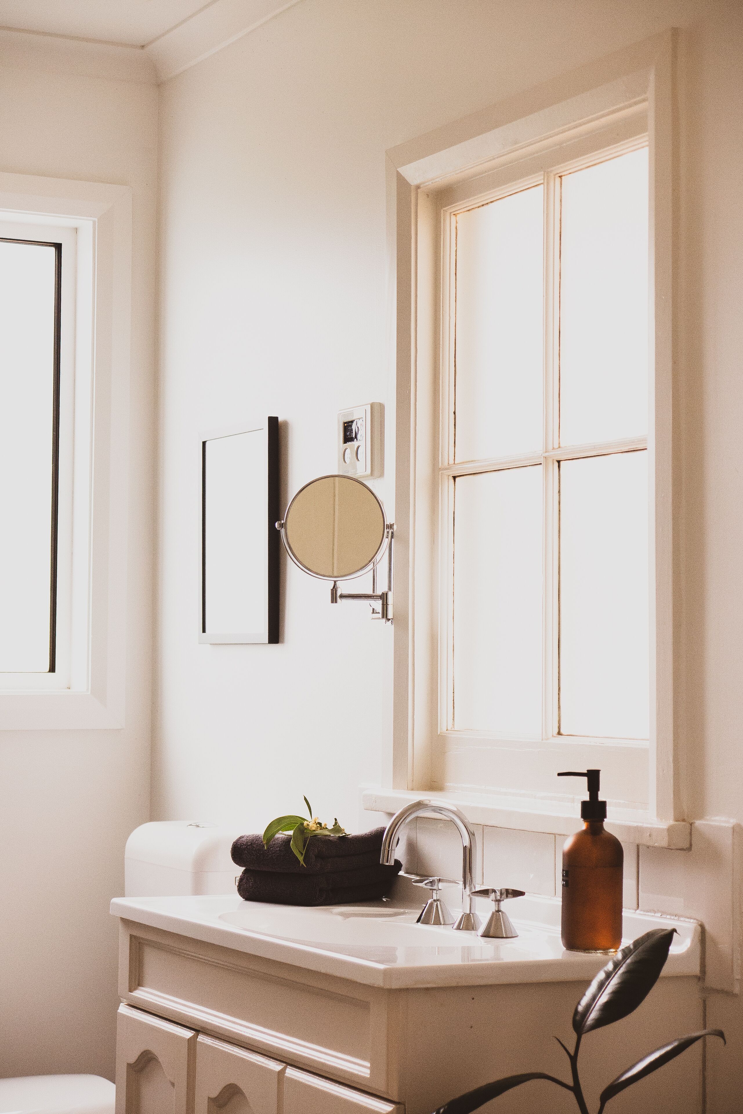 Naivasha Cottage with antique outdoor bath — image 16