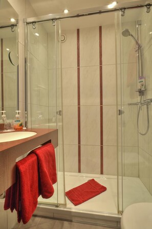 Free toiletries, hair dryer, towels - Hotel Condor (Munich)