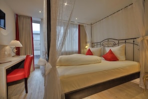 Zimmersafe, schallisolierte Zimmer, kostenloses WLAN, Bettwäsche