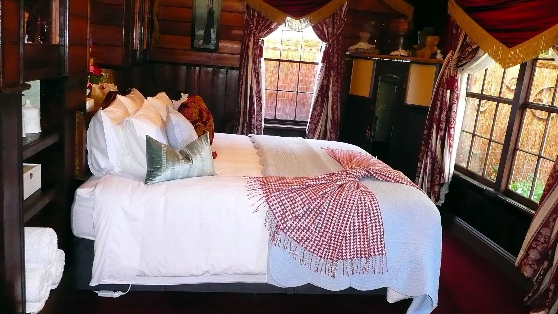 Madam Saddler A Gorgeous Accommodation In Clunes.