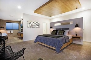 8 bedrooms, iron/ironing board, bed sheets