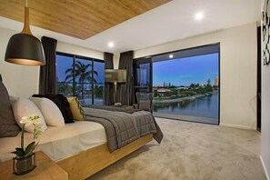 8 bedrooms, iron/ironing board, bed sheets