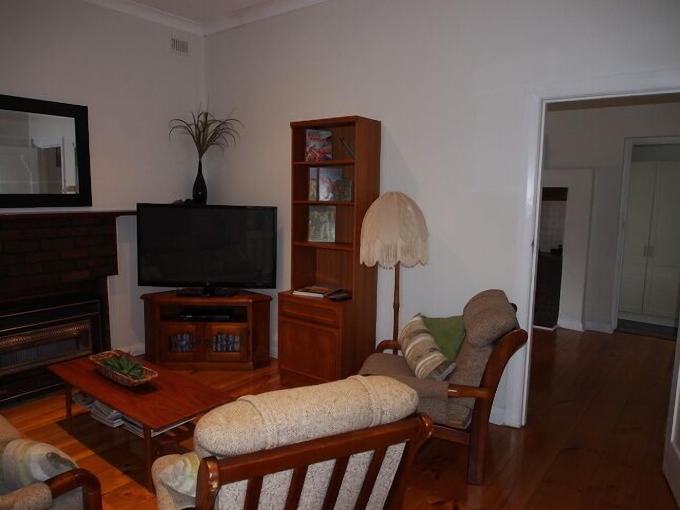 Cotton Palm Cottage - Your Home Away From Home — image 15