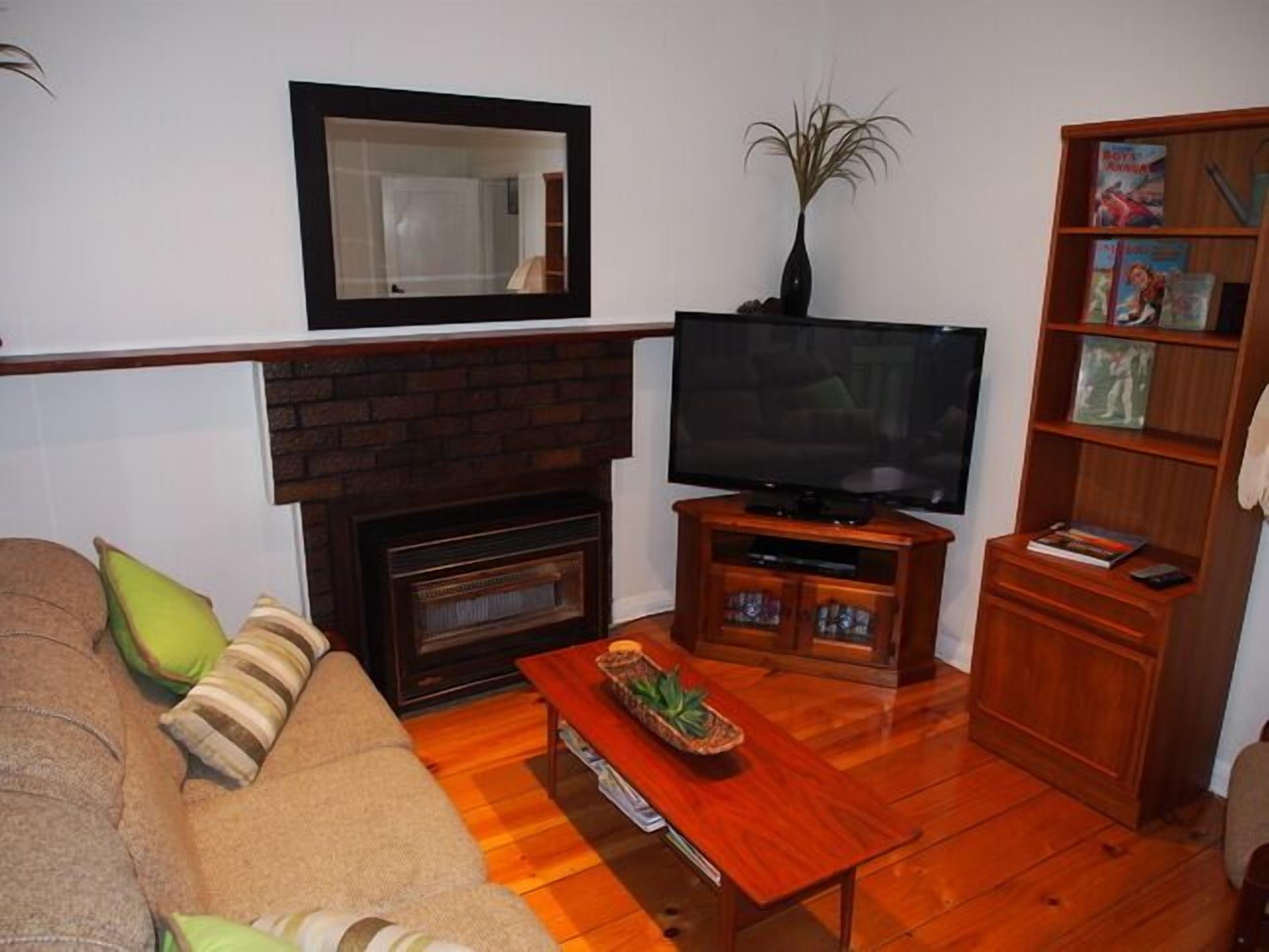 Cotton Palm Cottage - Your Home Away From Home — image 16