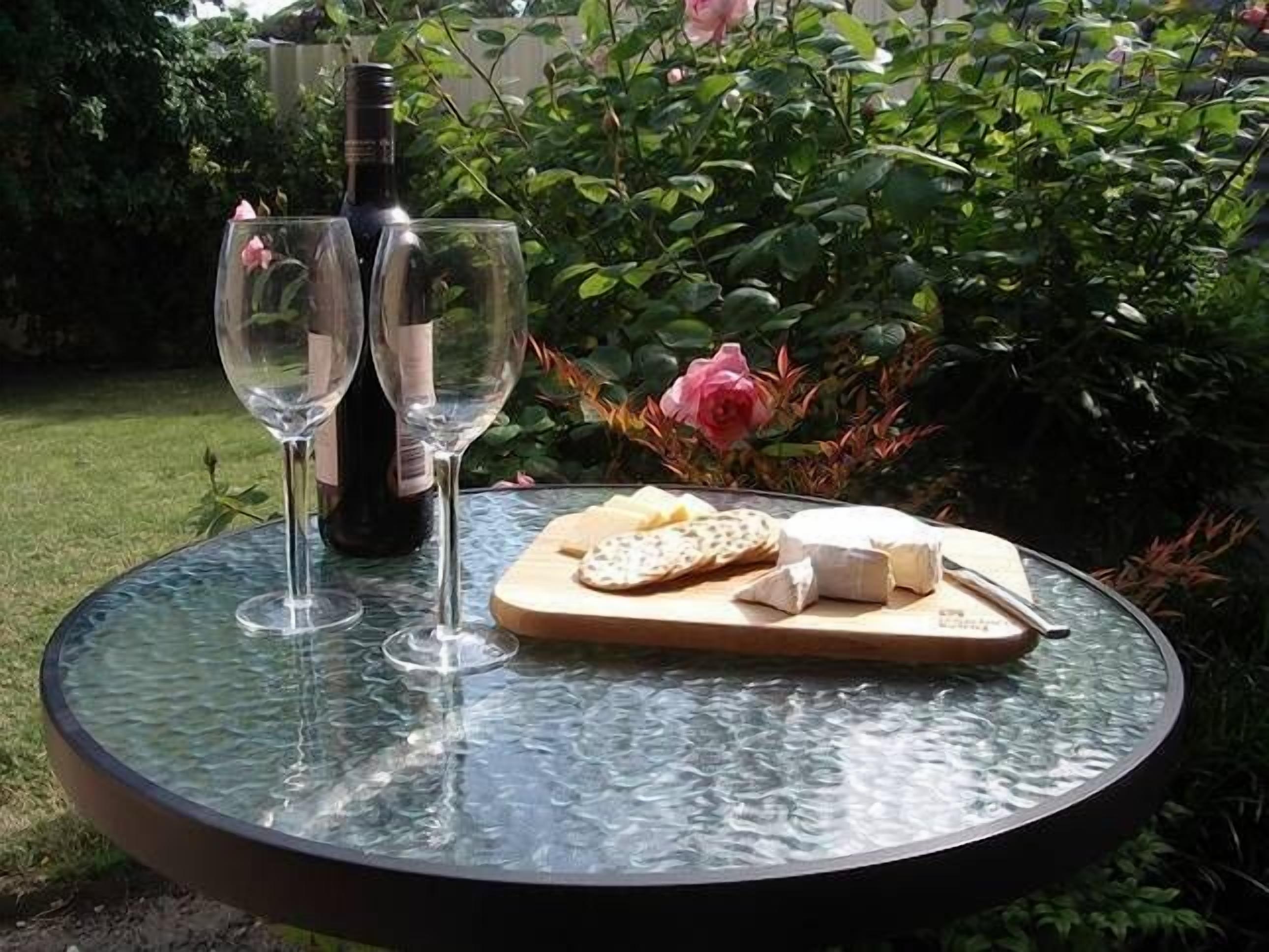 Cotton Palm Cottage - Your Home Away From Home — image 3