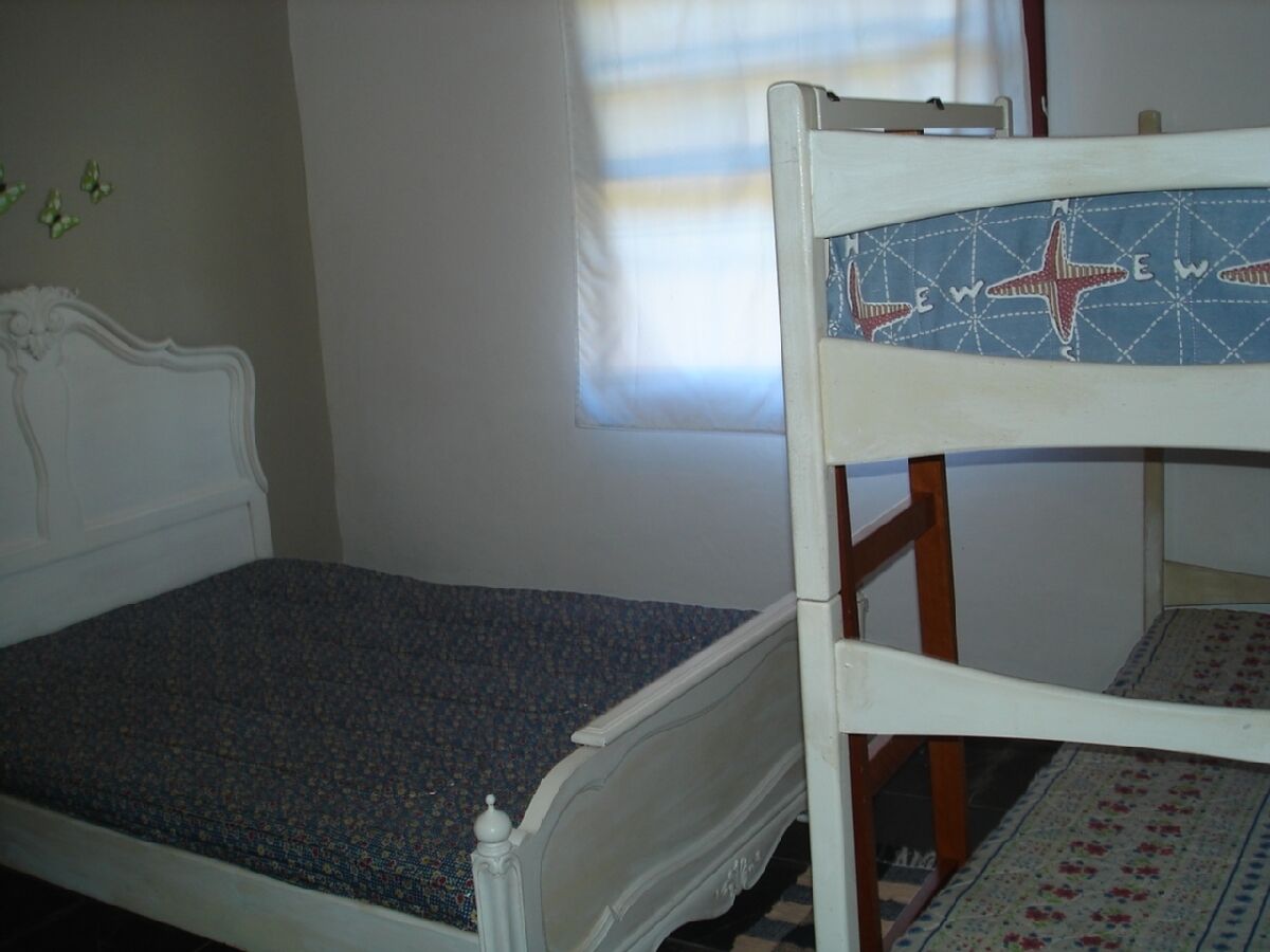 HOUSE WITH SWIMMING POOL AND KIOSK (4 DORMITORIES / 3 BATHROOMS)