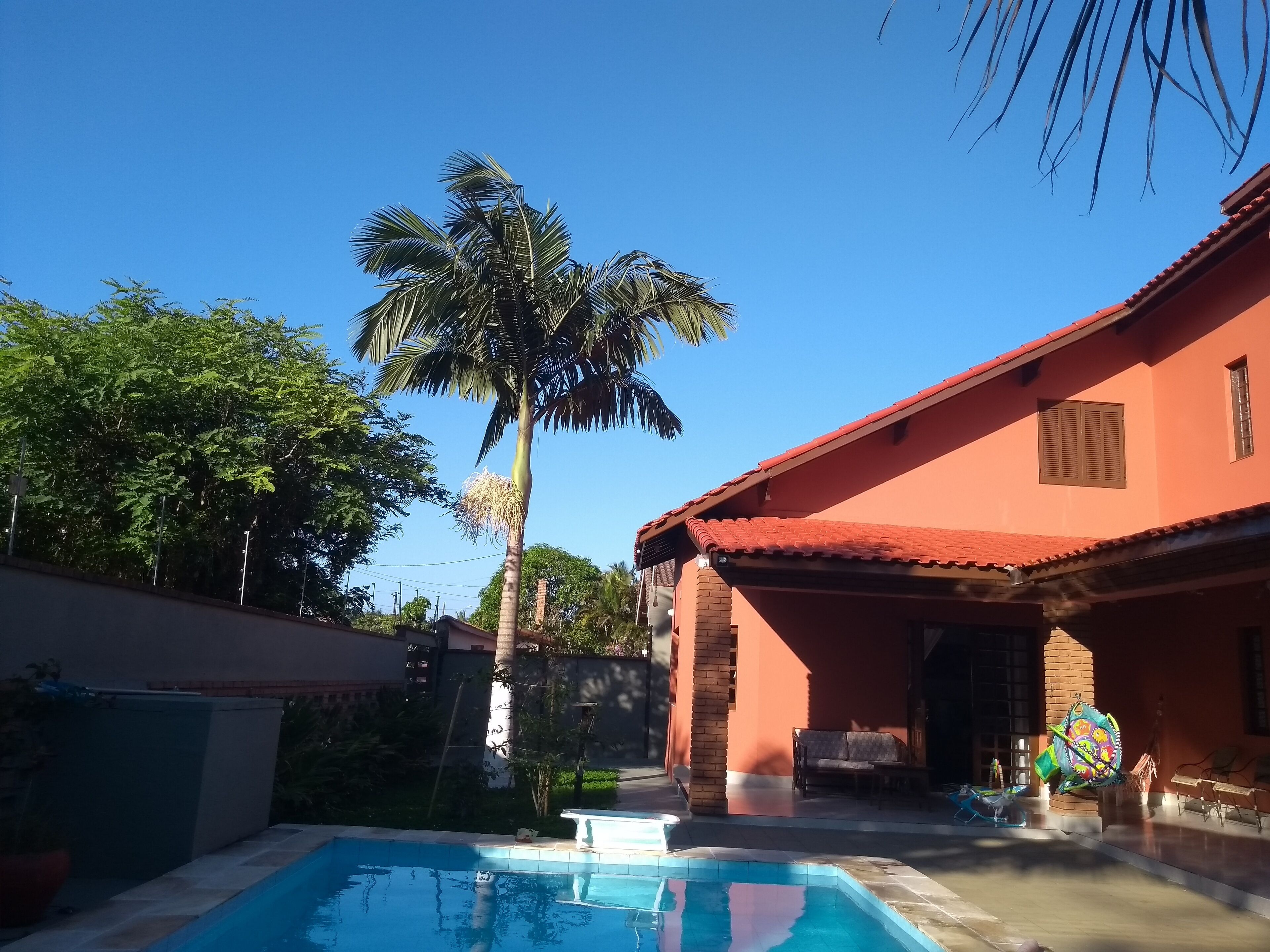 HOUSE WITH SWIMMING POOL AND KIOSK (4 DORMITORIES / 3 BATHROOMS)