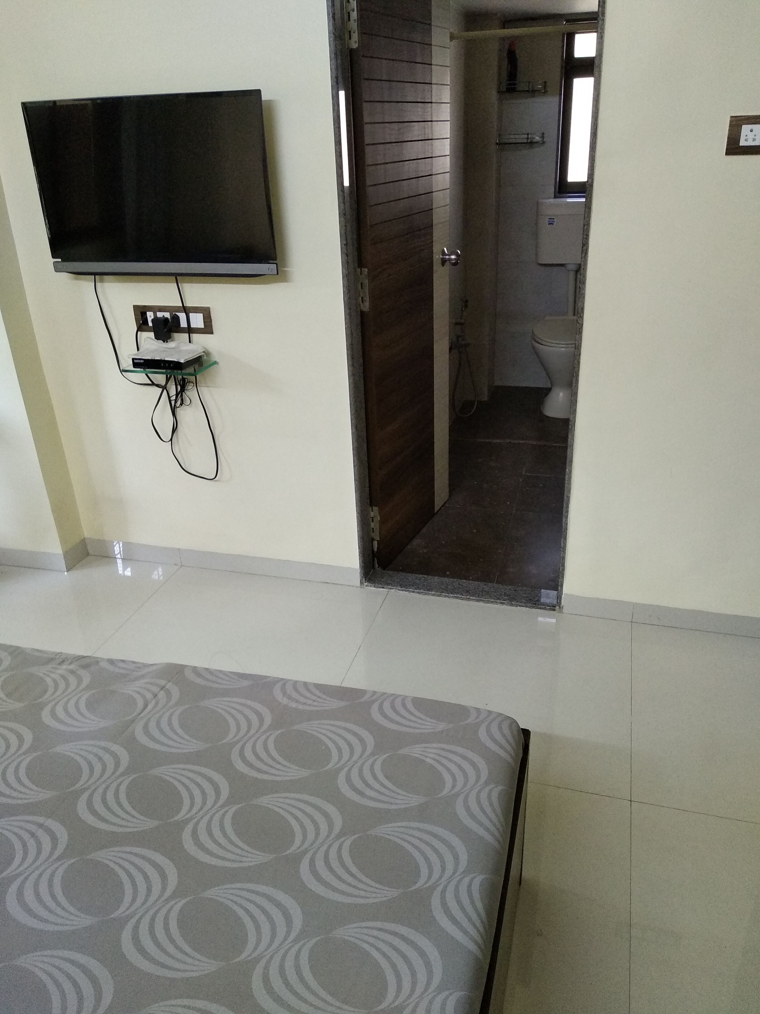 Safe, Superior Homestay/BNB for Expat Females / Couple Near T II Mumbai Airport.