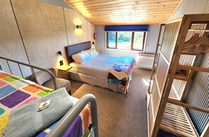 6 soveværelser, skrivebord, strygejern/strygebræt, weekendseng