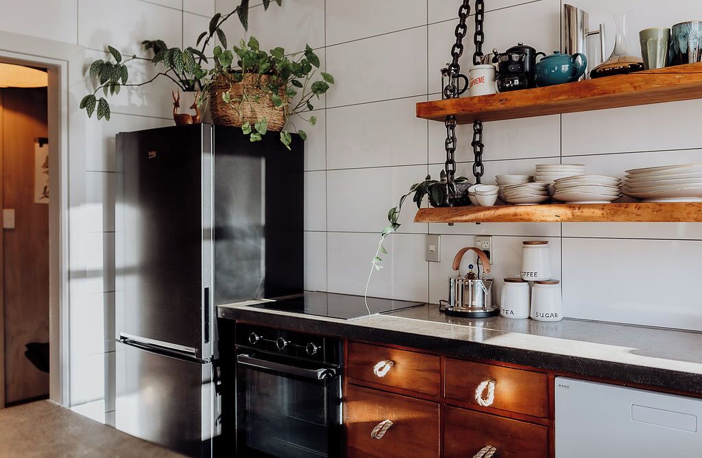Coffee/tea maker, fridge, microwave, oven