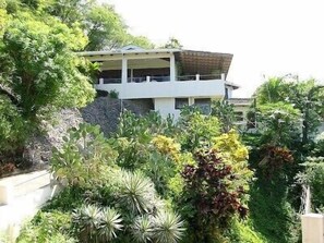 المنطقة المحيطة بالمنشأة