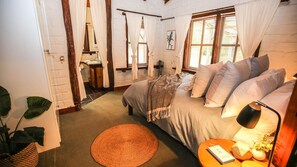 4 bedrooms, desk, free WiFi, bed sheets