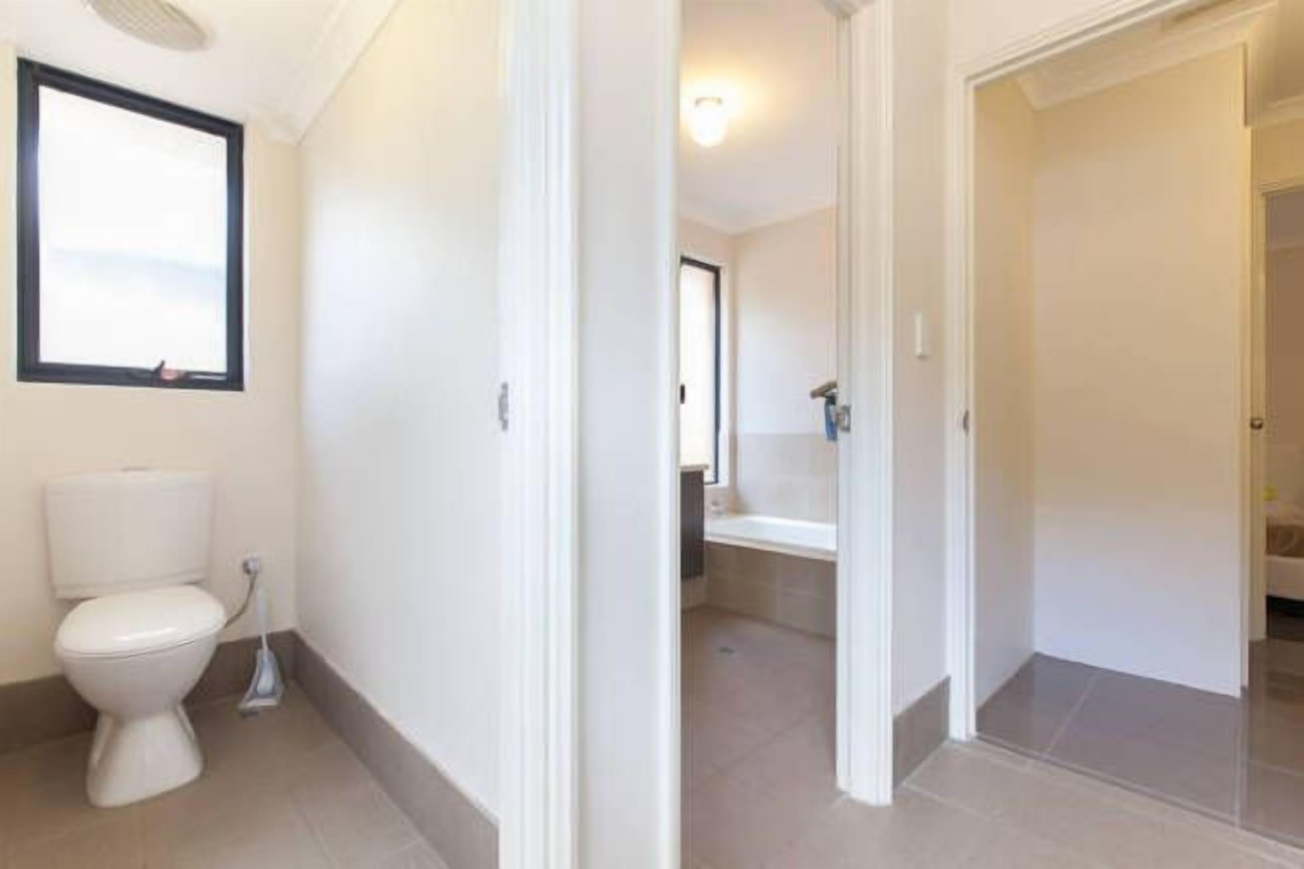 Cannington Home Accommodation House 6 (4 bedrooms and 2 bathrooms). — image 17